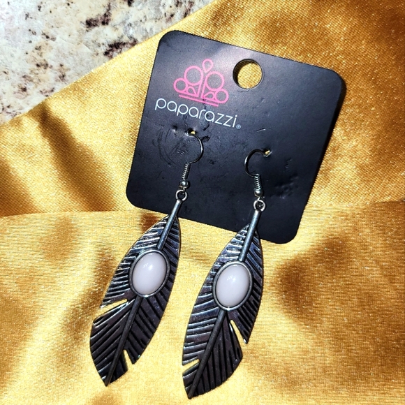 Paparazzi Feather earrings - Picture 2 of 3